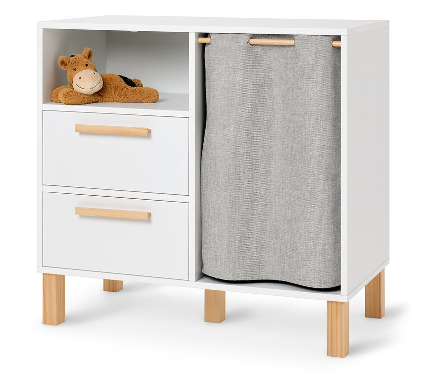 Étagère blanche pour chambre d'enfant avec deux tiroirs, un compartiment ouvert avec une peluche et un compartiment avec un rideau en tissu gris.