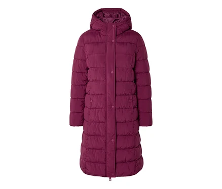 Long manteau matelassé violet foncé avec capuche et fermeture à boutons-pression.