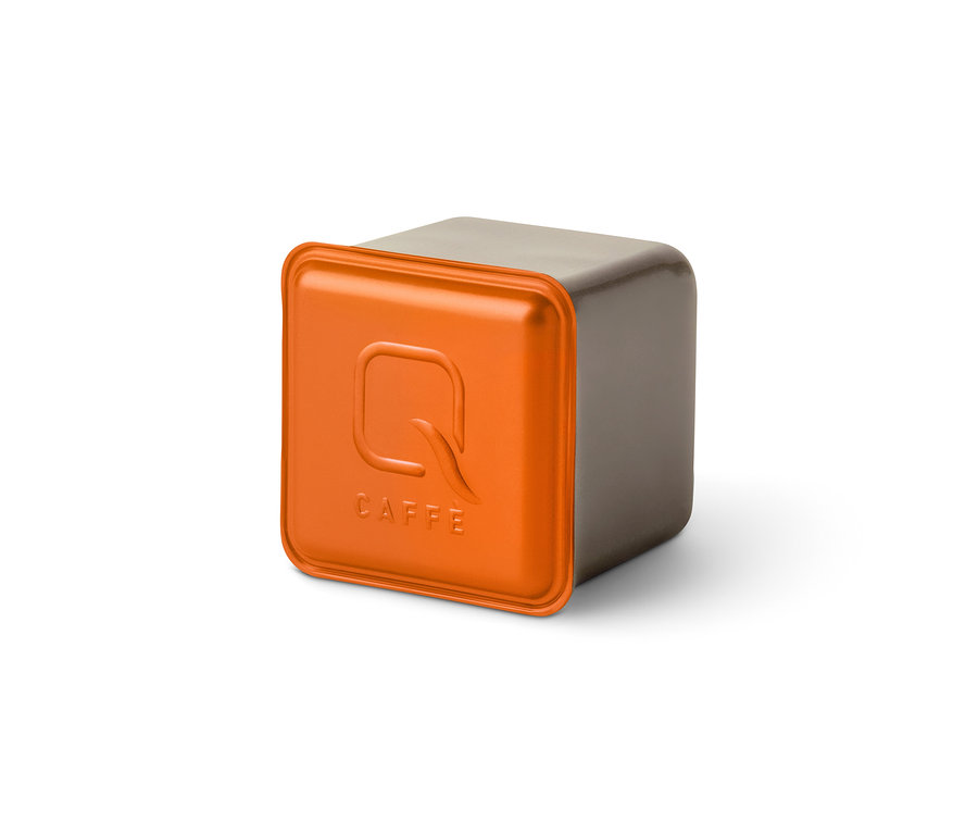 Un cube Qbo Caffè MINAS VERDE sur un fond blanc.