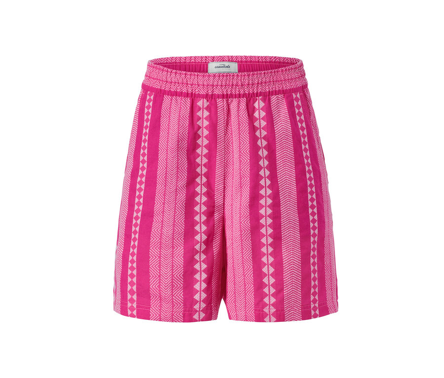Gros plan sur un short tissé à motif ikat rose.