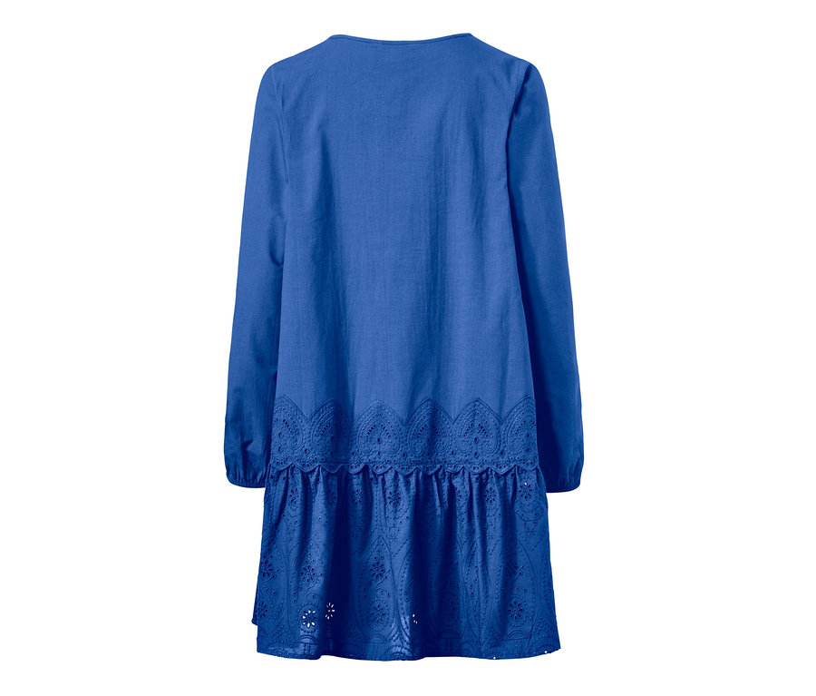Chemisier long bleu à broderie.