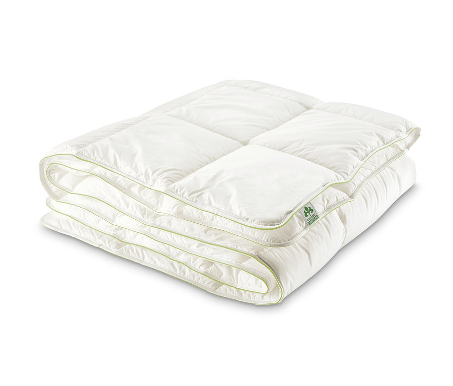 Couette blanche pliée irisette® greenline garnie de fibres.
