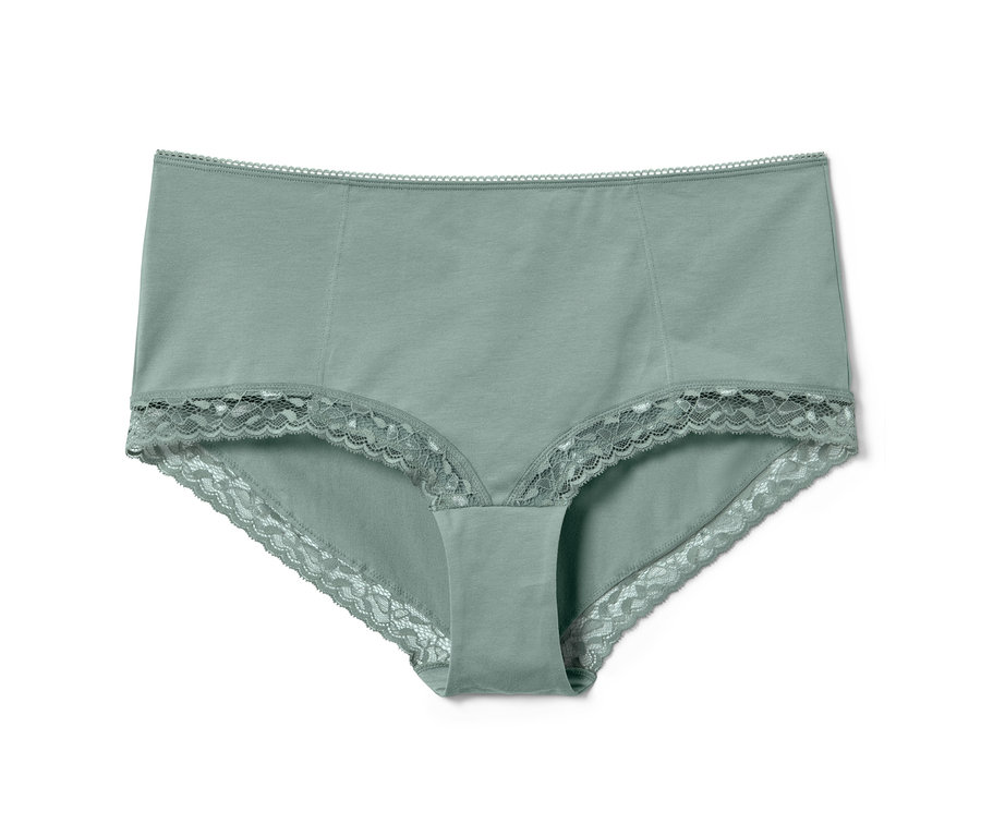 Un slip taille haute vert sauge posé sur un fond blanc.