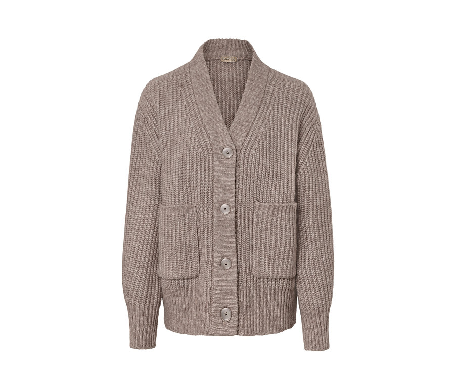 Cardigan beige en grosse maille avec de la laine, des boutons et des poches.
