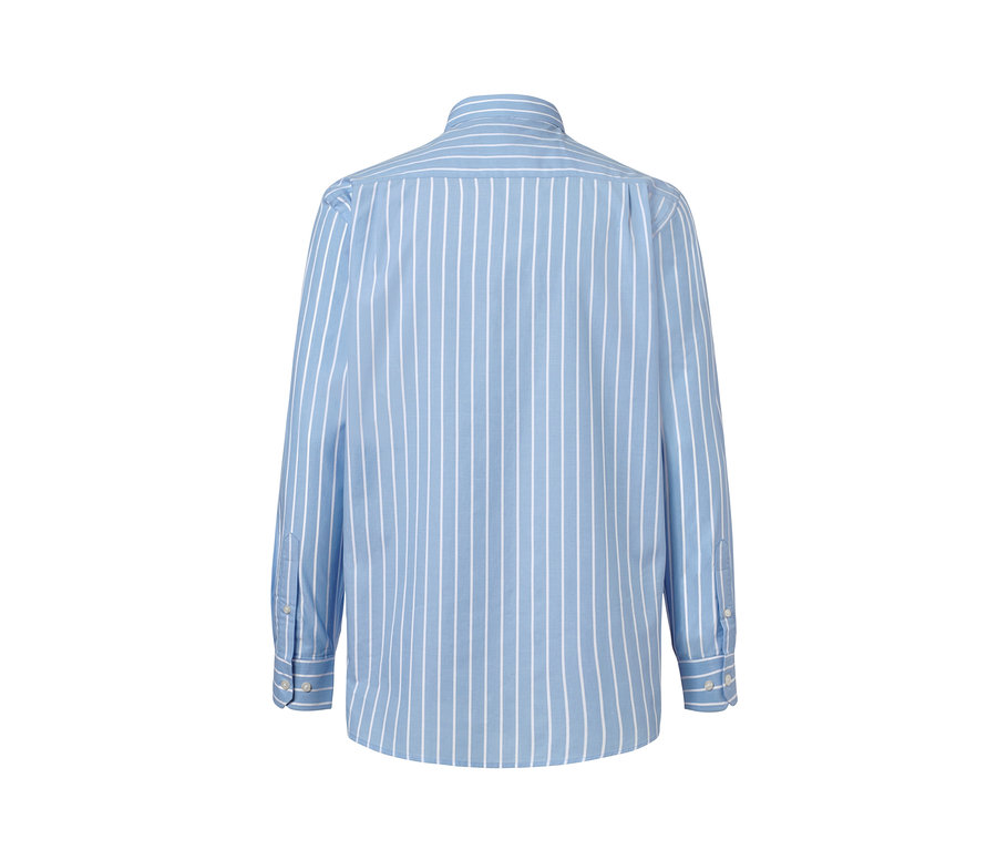 Vue arrière d'une chemise avec col Kent, coupe confortable, avec des rayures verticales bleues et blanches.