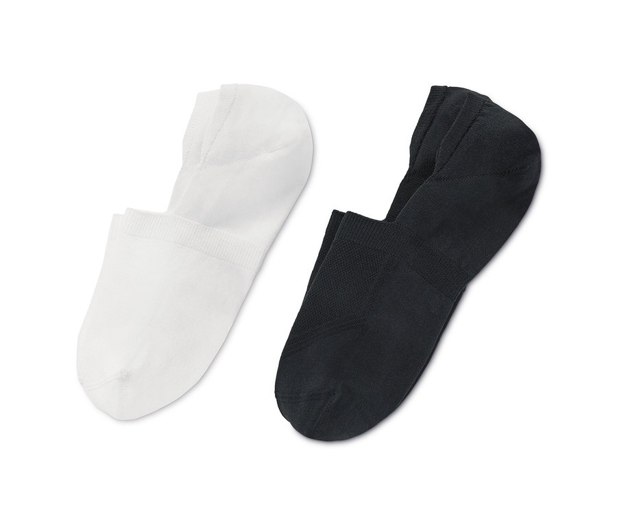 Deux paires de socquettes de sport, une blanche et une noire.