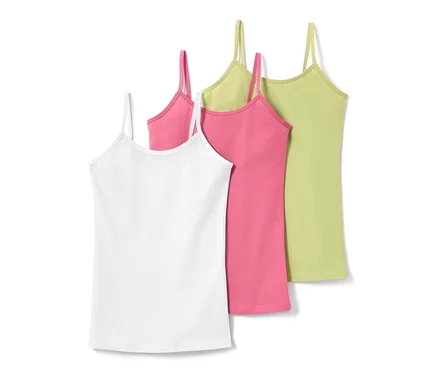 Trois maillots de corps enfant en blanc, rose et vert.