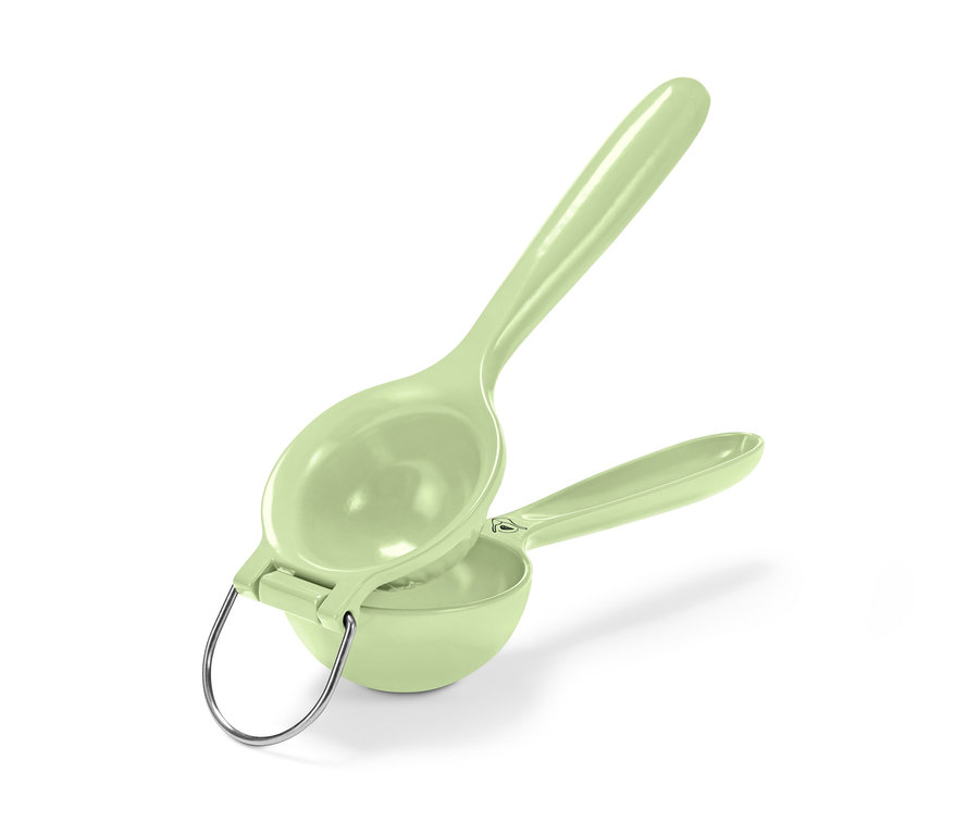Un presse-agrumes vert clair.