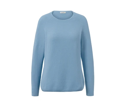 Pull en maille bleu ciel.