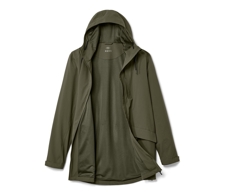 Veste d'extérieur ouverte vert olive.
