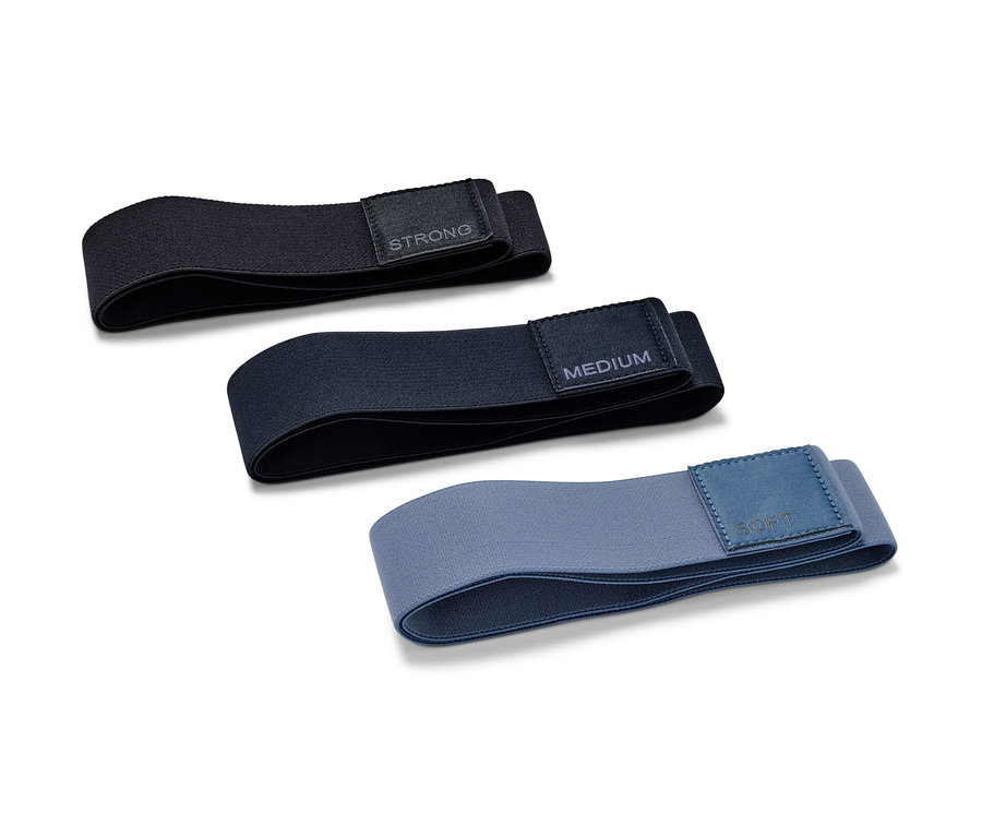 Trois bandes d'entraînement : noire (forte), bleu foncé (moyenne) et bleu clair (légère).