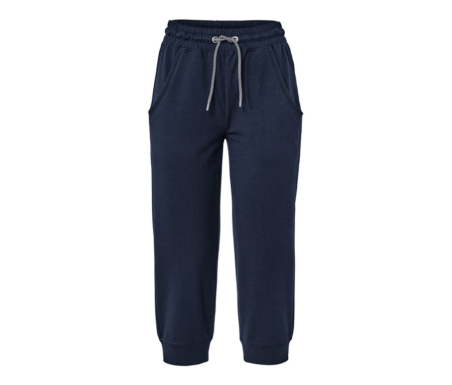 Un pantalon de sport 3/4 bleu marine.