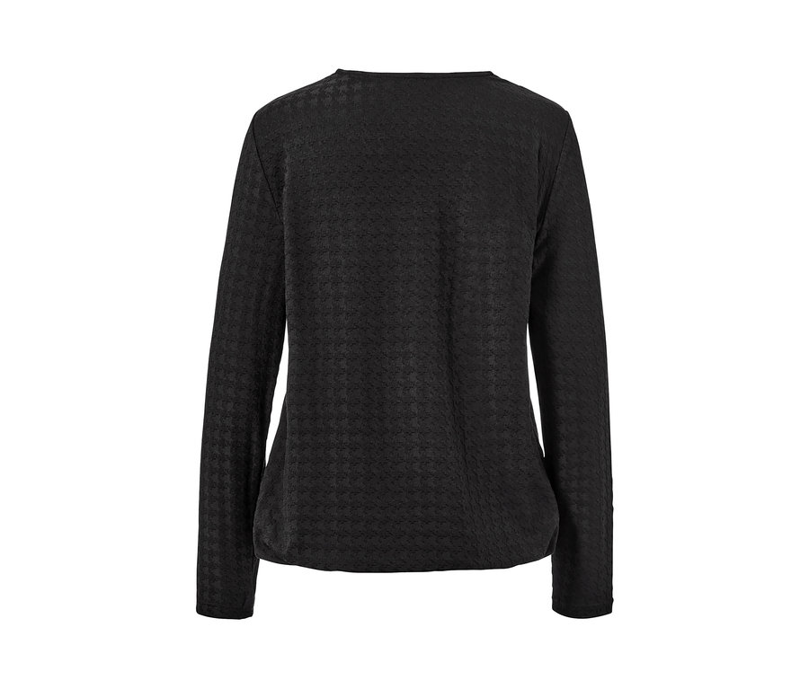 Vue détaillée d'un t-shirt à manches longues structuré noir.