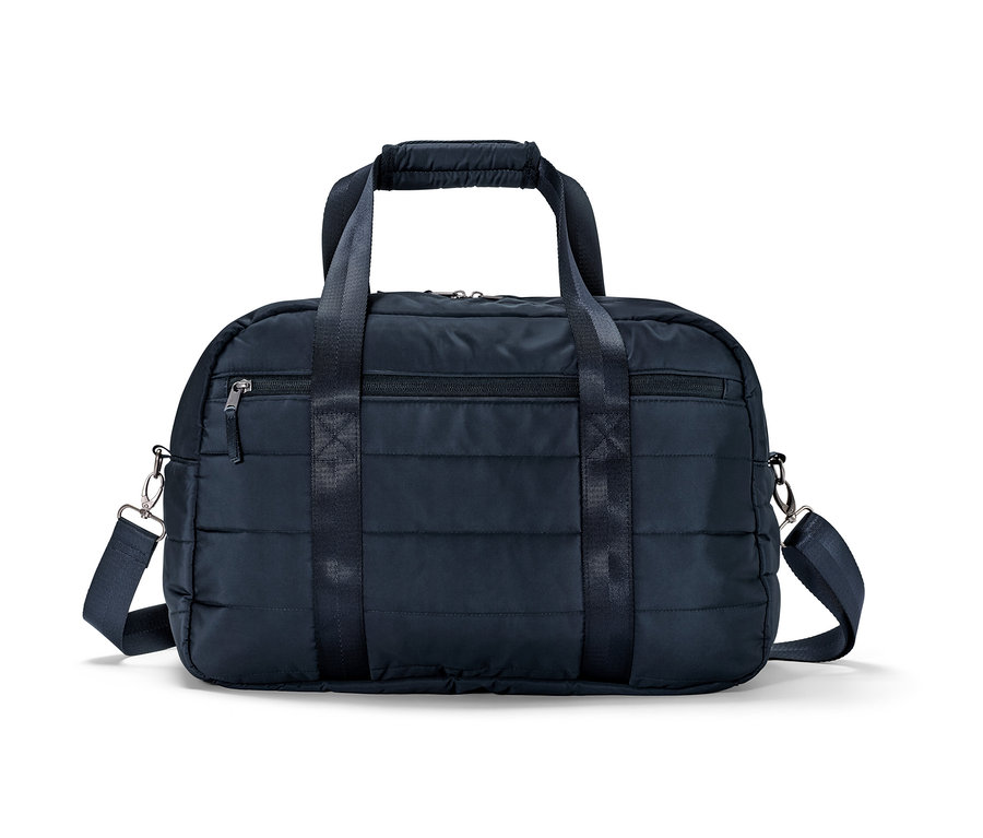 Un sac de sport bleu marine.