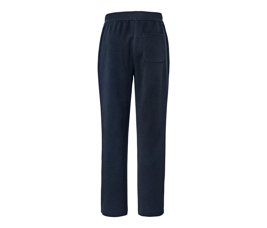 Pantalon d’intérieur bleu marine.
