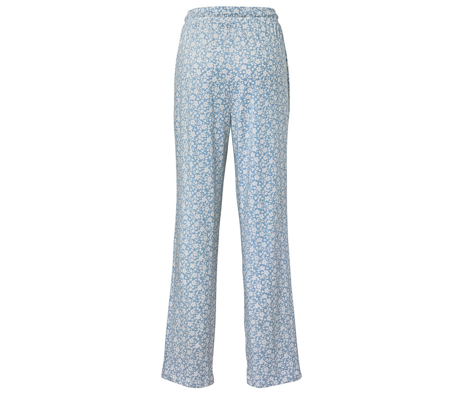 Pantalon bleu clair avec motif floral sur fond blanc.