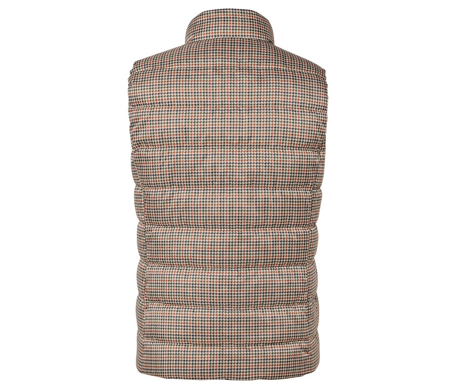 Gros plan sur le dos d'un gilet matelassé à motif pied-de-poule.