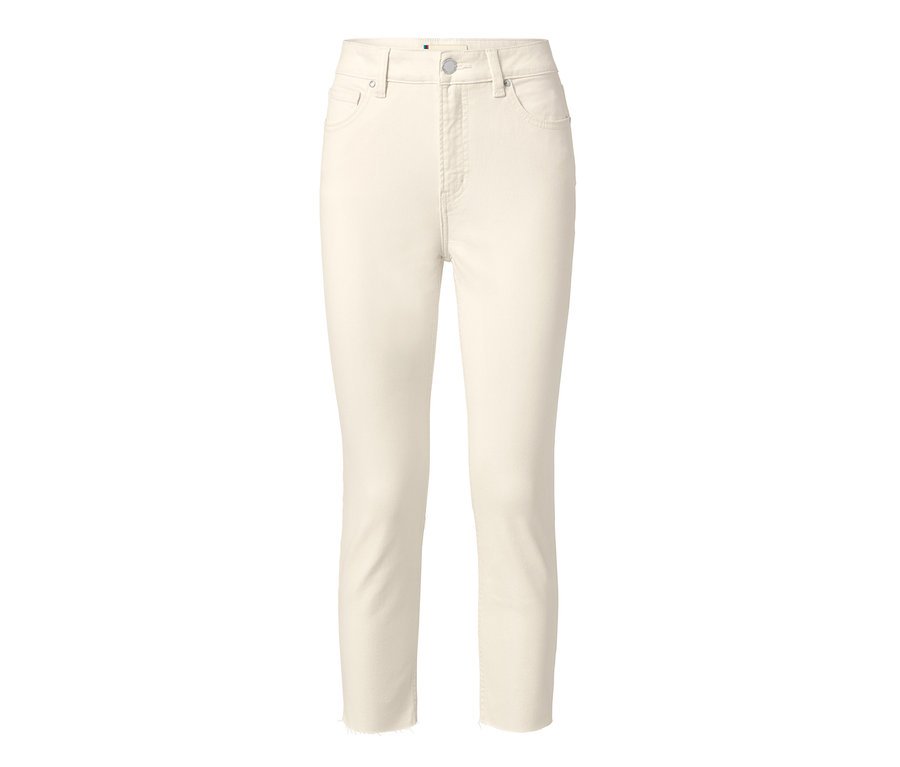 Un jean droit beige sur fond blanc.