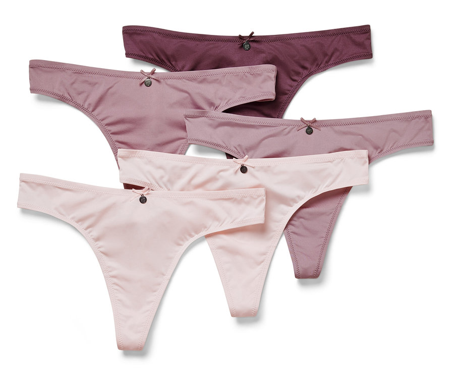 Cinq strings pour femmes dans des tons roses et violets disposés sur un fond blanc.