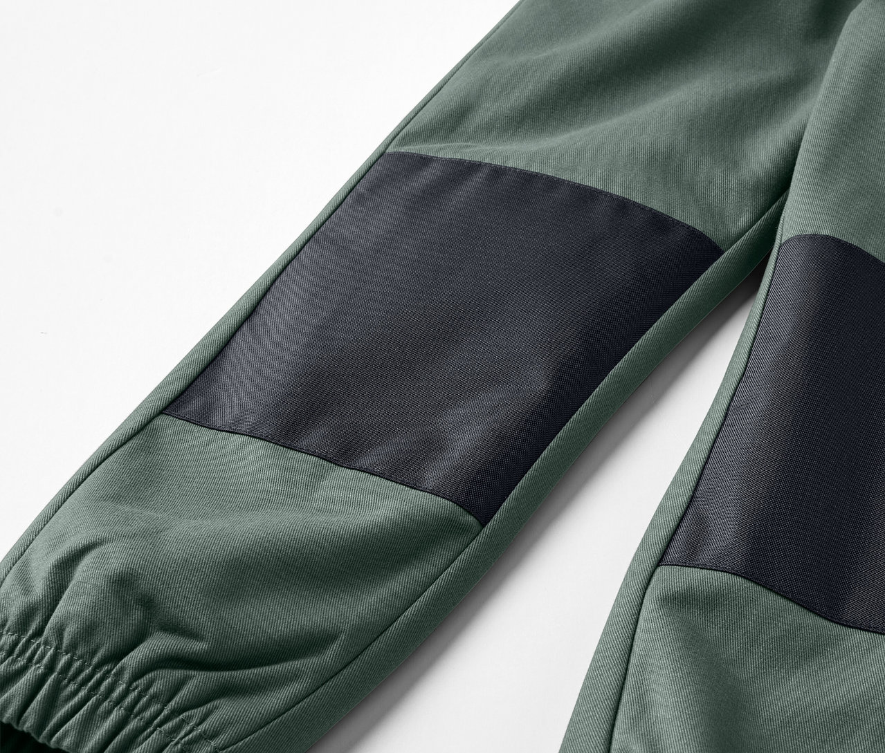 Détail d'un pantalon d'extérieur pour enfant.