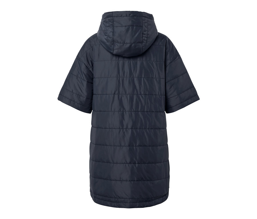 Poncho d’extérieur bleu marine avec capuche vu de dos.