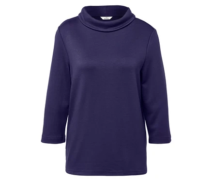 Sweat-shirt bleu marine à col roulé et manches trois-quarts.