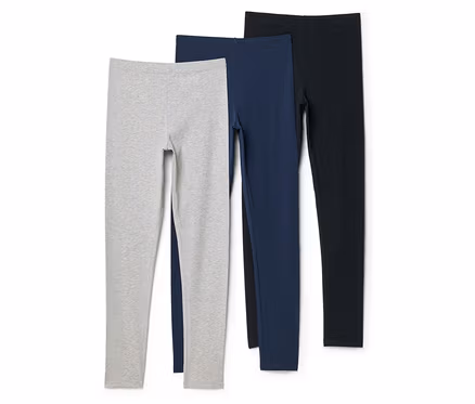 Trois leggings gris, bleu marine et noir sont superposés sur un fond blanc.
