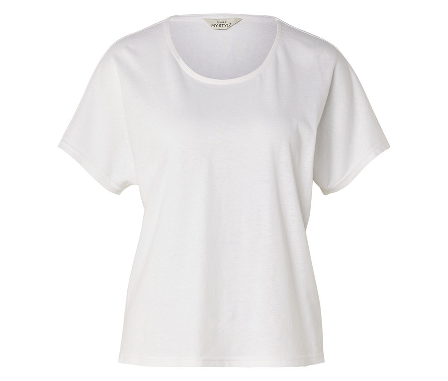 T-shirt blanc à manches courtes et encolure ras du cou.