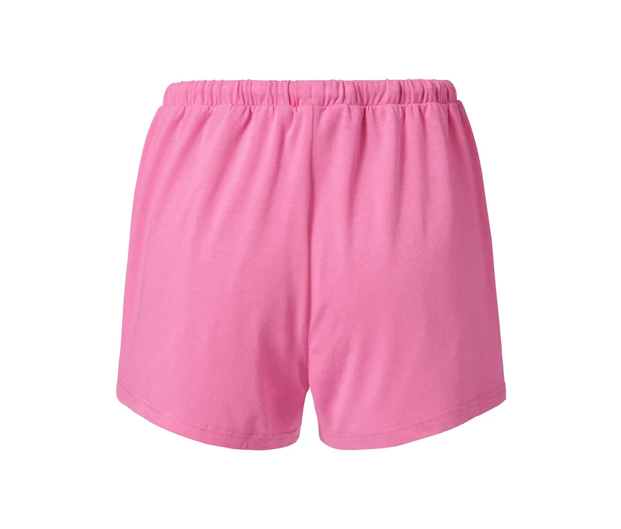 Gros plan d'un short rose.
