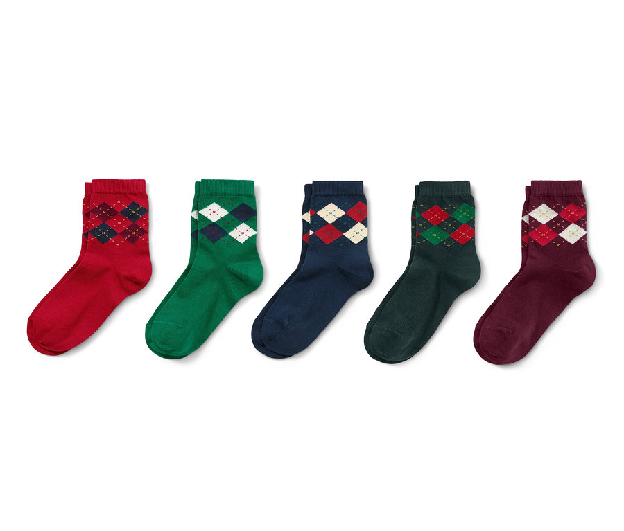 Cinq paires de chaussettes pour tout-petits à motif losanges en rouge, vert, bleu marine et bordeaux.