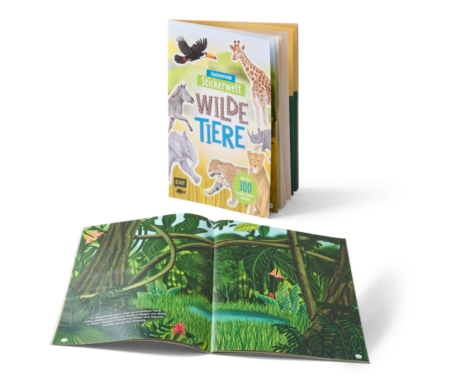 Un livre ouvert illustrant une forêt tropicale humide et un Stickerbuch »Faszinierende Stickerwelt – wilde Tiere« debout.