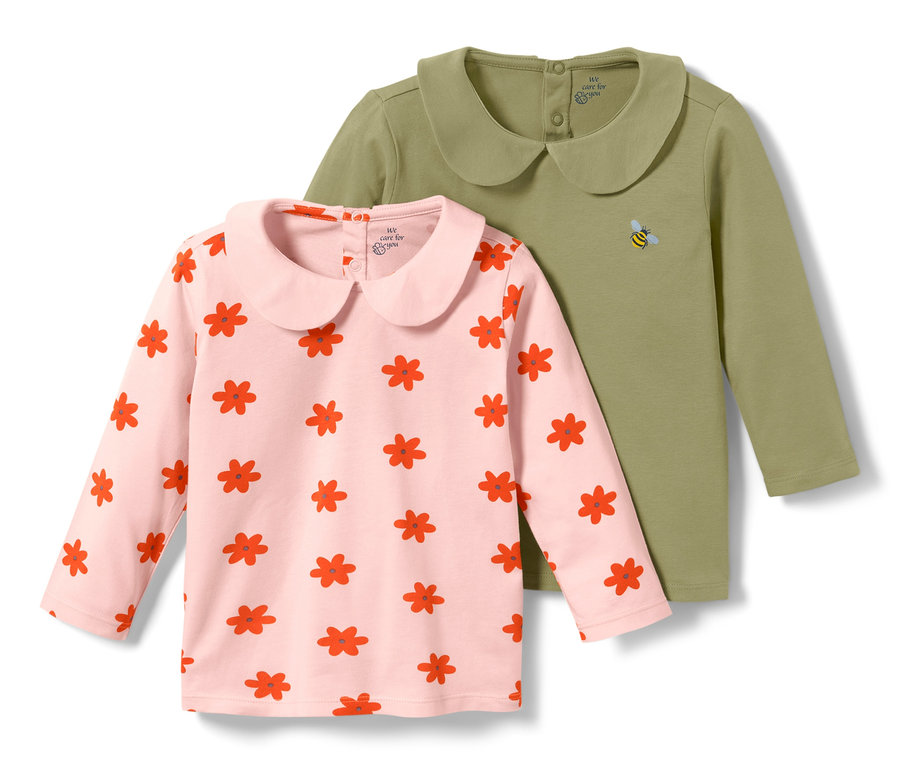 Deux hauts bébé : un rose avec des fleurs rouges et un vert avec une abeille brodée.