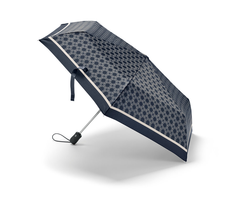 Parapluie de poche automatique ouvert avec une couverture bleu foncé et un motif géométrique.