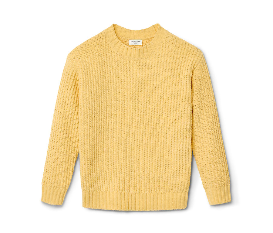 Pull en chenille jaune pour enfant.