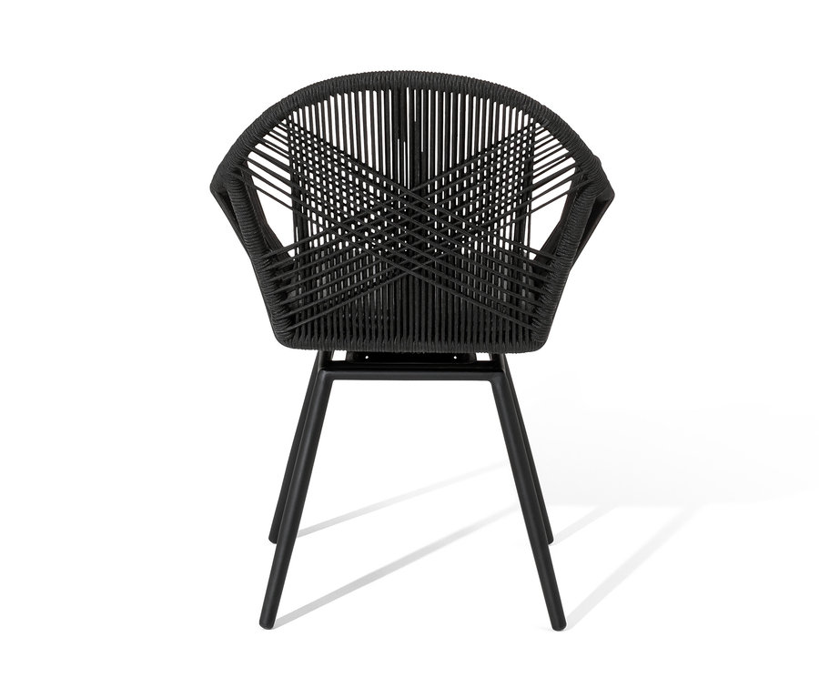 Un fauteuil de salon pivotant noir avec tressage textile.