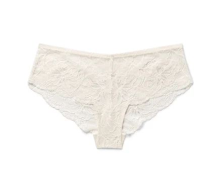 Un hipster à dentelle couleur crème sur fond blanc.