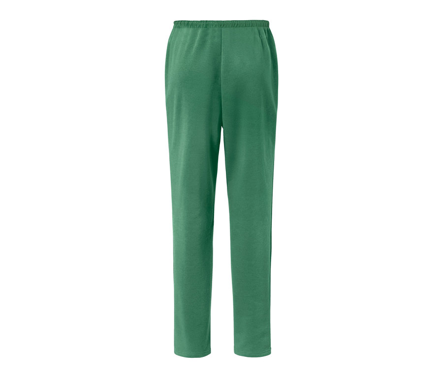 Un pantalon d’intérieur vert.