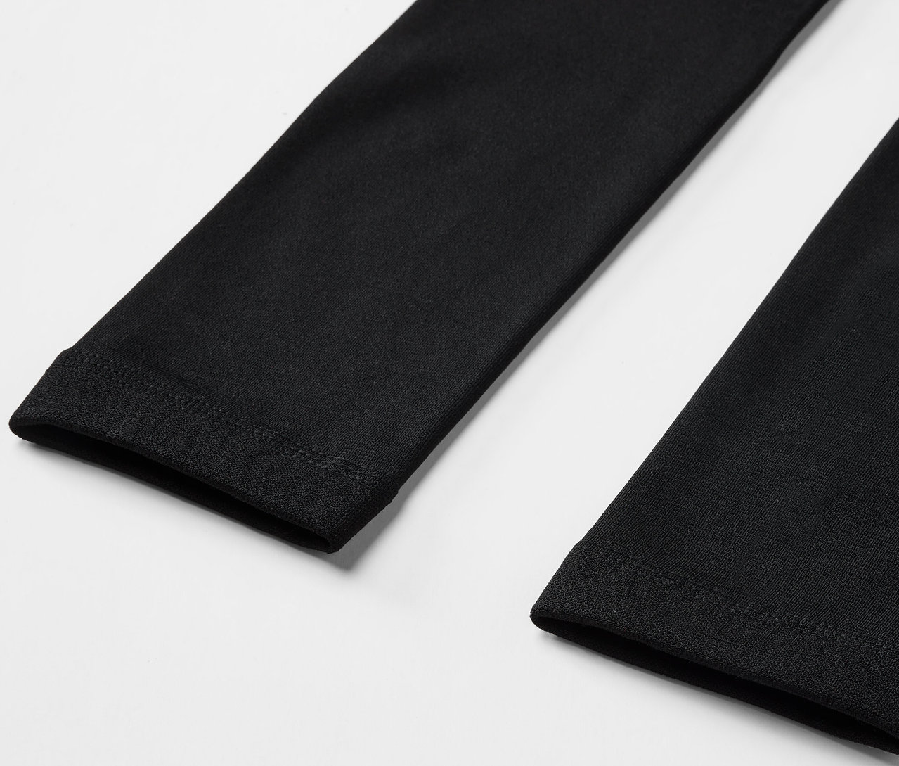 Gros plan sur des leggings noirs.