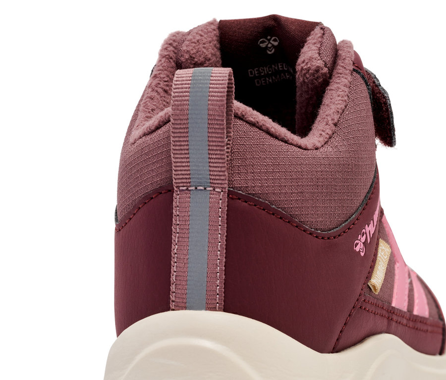 Gros plan de la chaussure HUMMEL Root Tex Jr en rose.