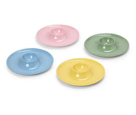 Quatre coquetiers pastel : bleu, rose, vert et jaune.