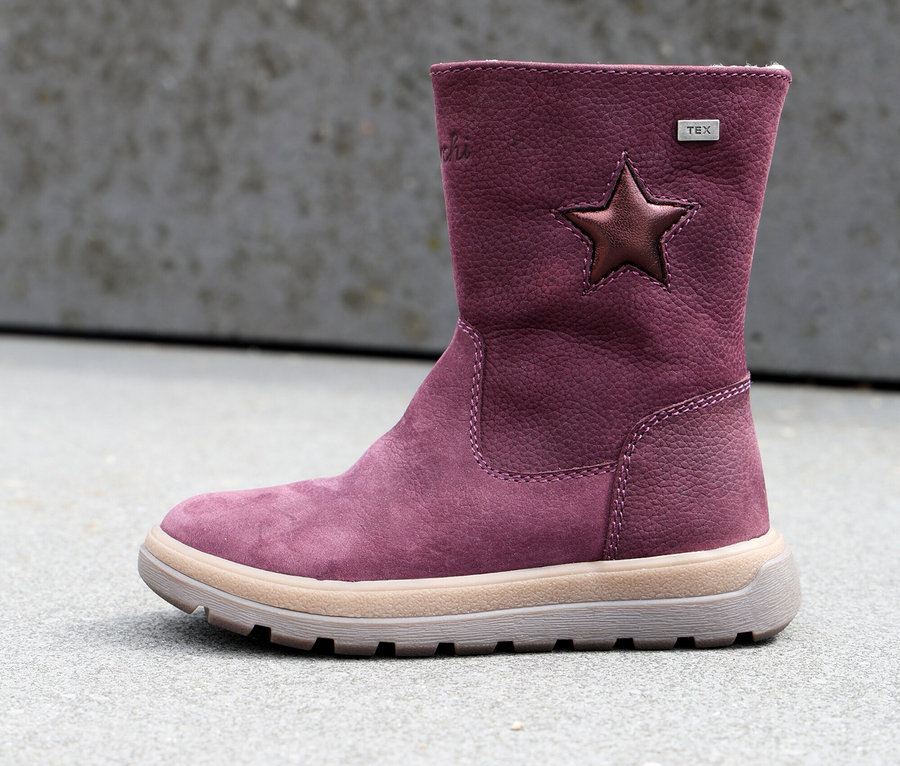 Une botte violette LURCHI »Romisha-TEX« sur une surface en béton.