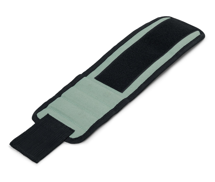 Gros plan d'un bracelet magnétique.