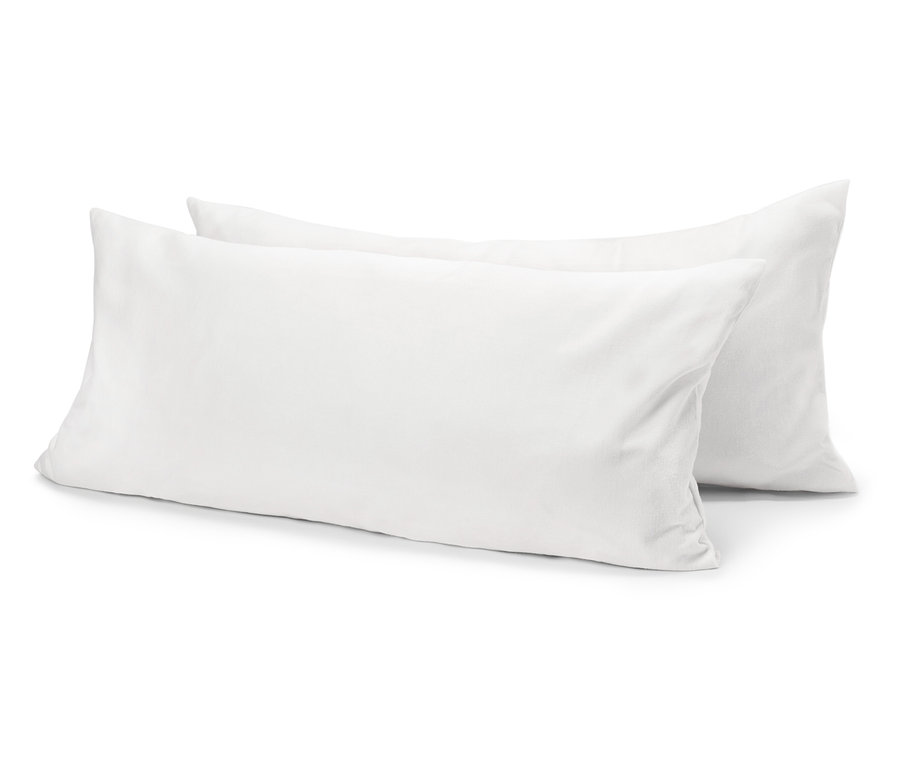 Deux oreillers blancs sont posés l'un sur l'autre.