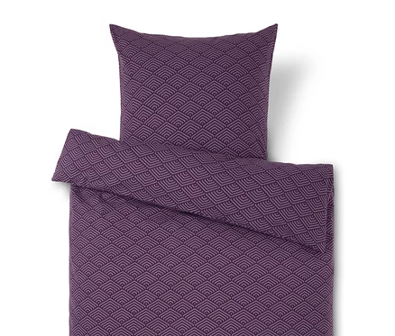 Linge de lit violet avec motif géométrique.