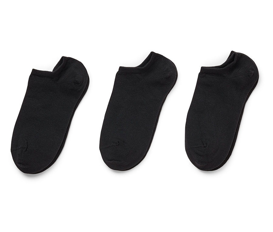 Trois chaussettes courtes noires côte à côte sur fond blanc.