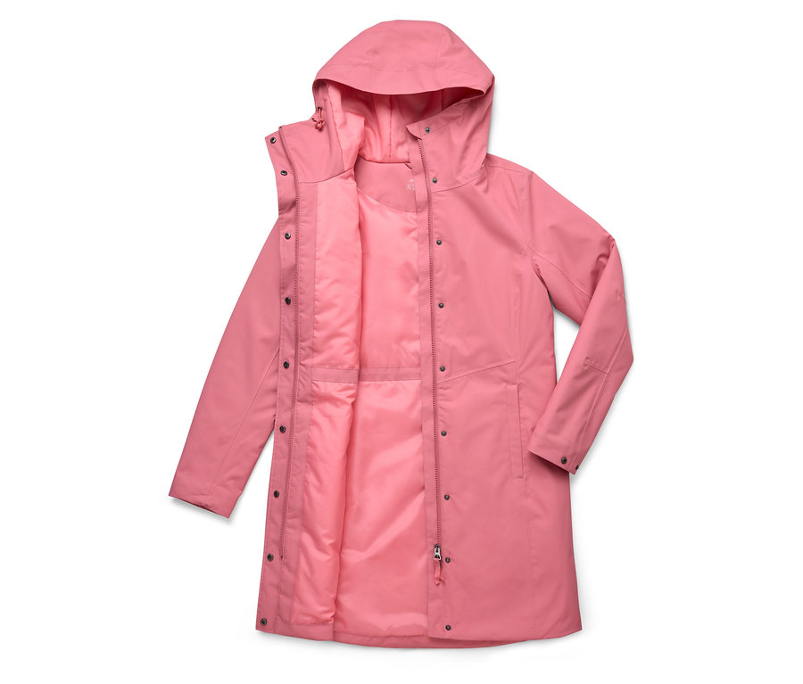 Imperméable rose ouvert avec capuche et détails de boutons.