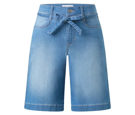 Culotte-jeans bleu clair avec ceinture à nouer et deux poches avant.