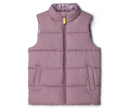 Veste sans manches lilas matelassée avec fermeture éclair, col montant et poches. La doublure intérieure est à motifs.