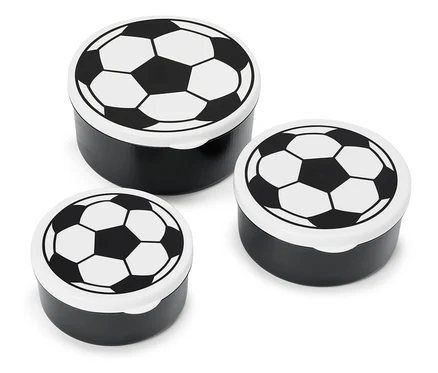 Trois boîtes noires avec motif de ballon de football sur couvercles blancs.