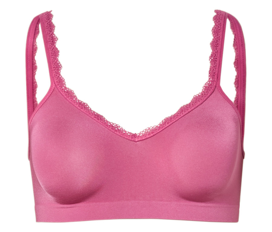 Gros plan d'un soutien-gorge rose avec de la dentelle sur les bretelles et le décolleté.
